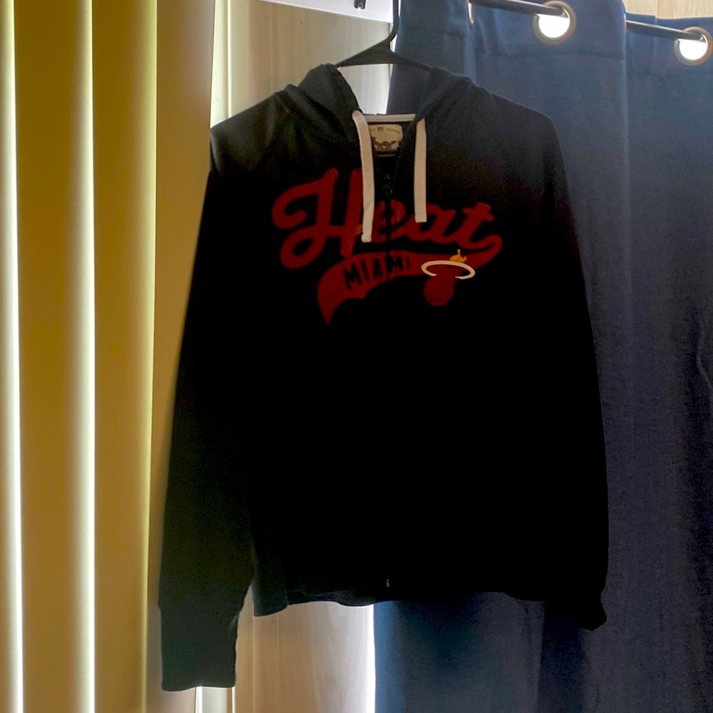 Miami heat zip sweater 2/30$!